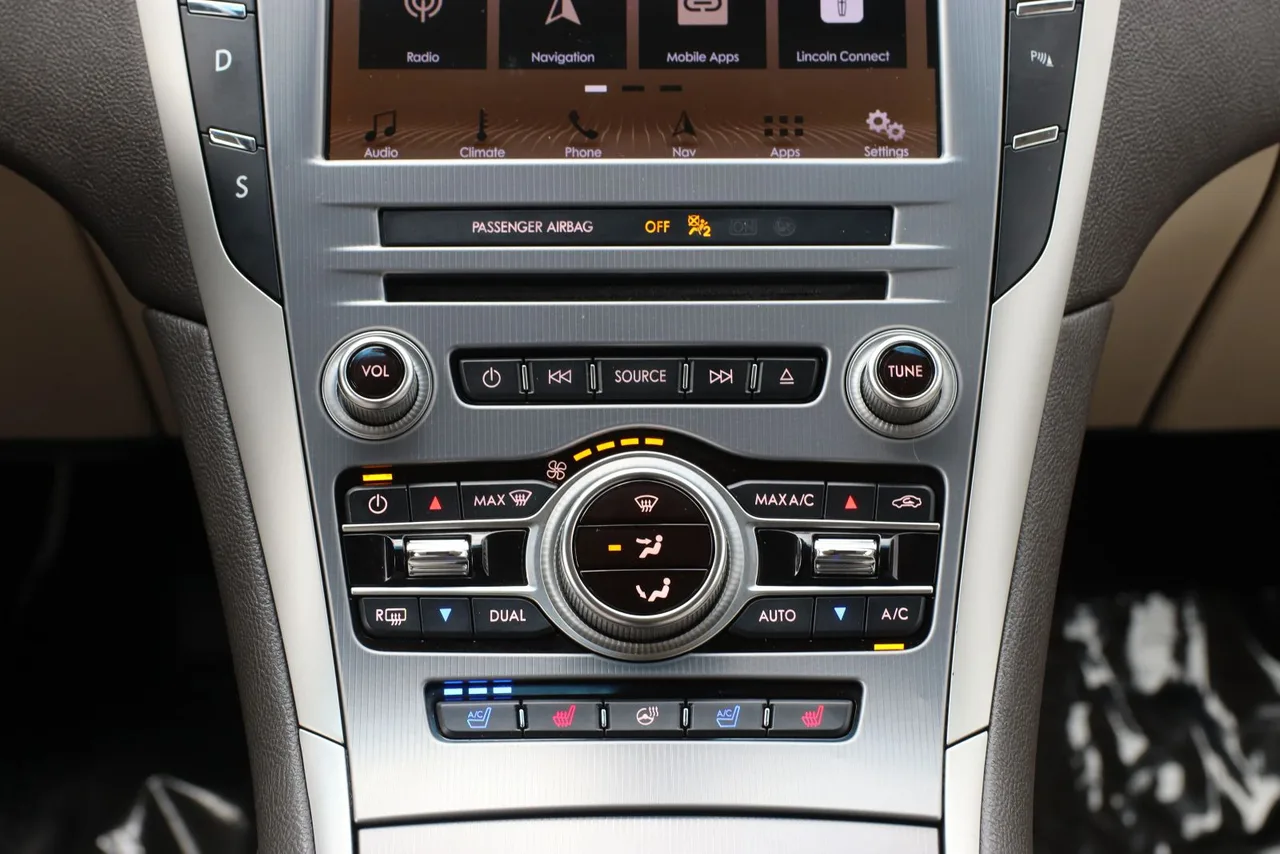 2019 Lincoln MKZ Reserve II Sedan 4D in blue — photo 24 of 33