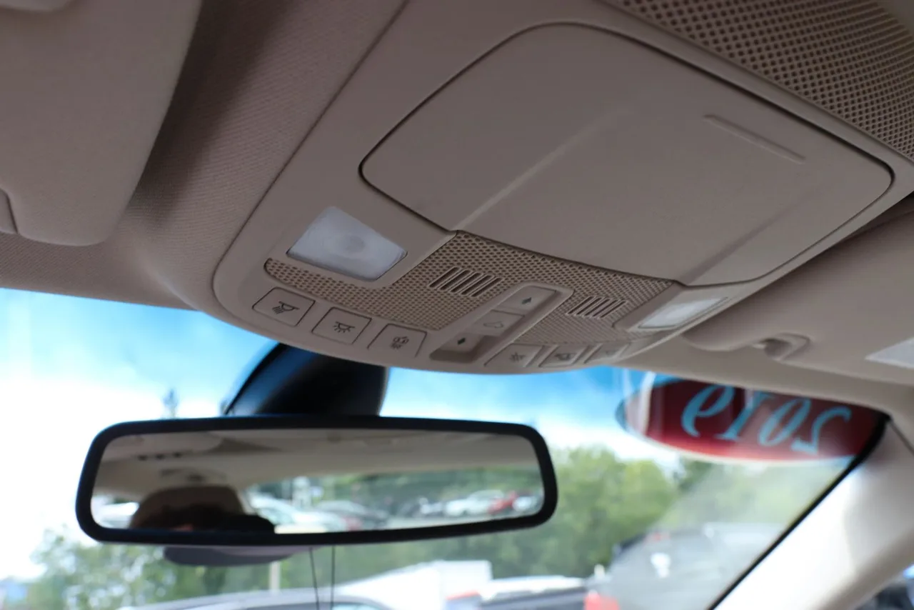 2019 Lincoln MKZ Reserve II Sedan 4D in blue — photo 27 of 33