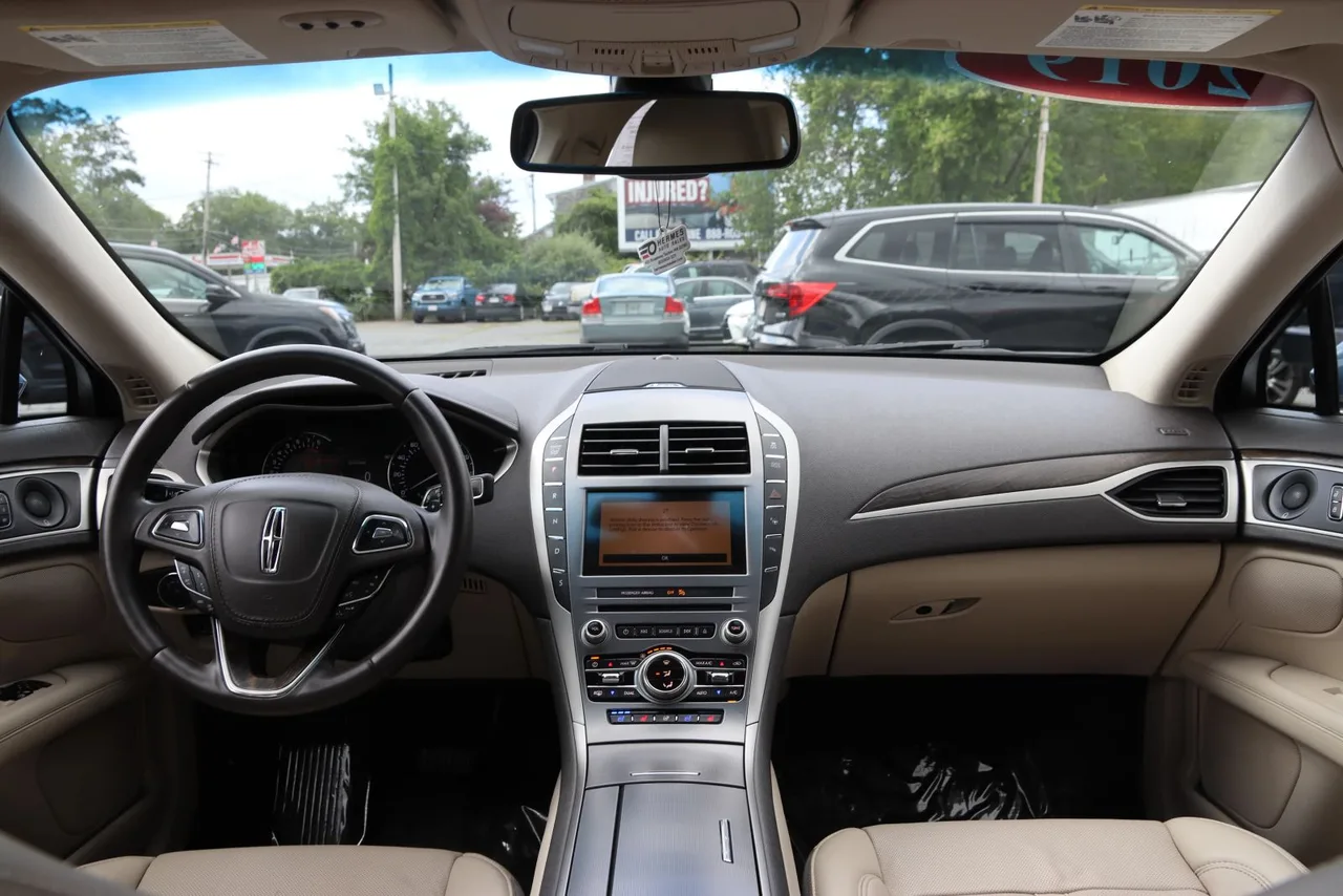 2019 Lincoln MKZ Reserve II Sedan 4D in blue — photo 29 of 33