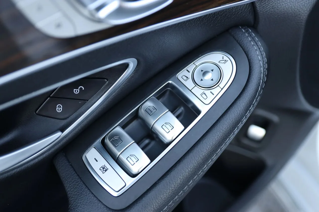 2019 Mercedes-Benz C-Class C 300 4MATIC Sedan 4D in silver — photo 14 of 45