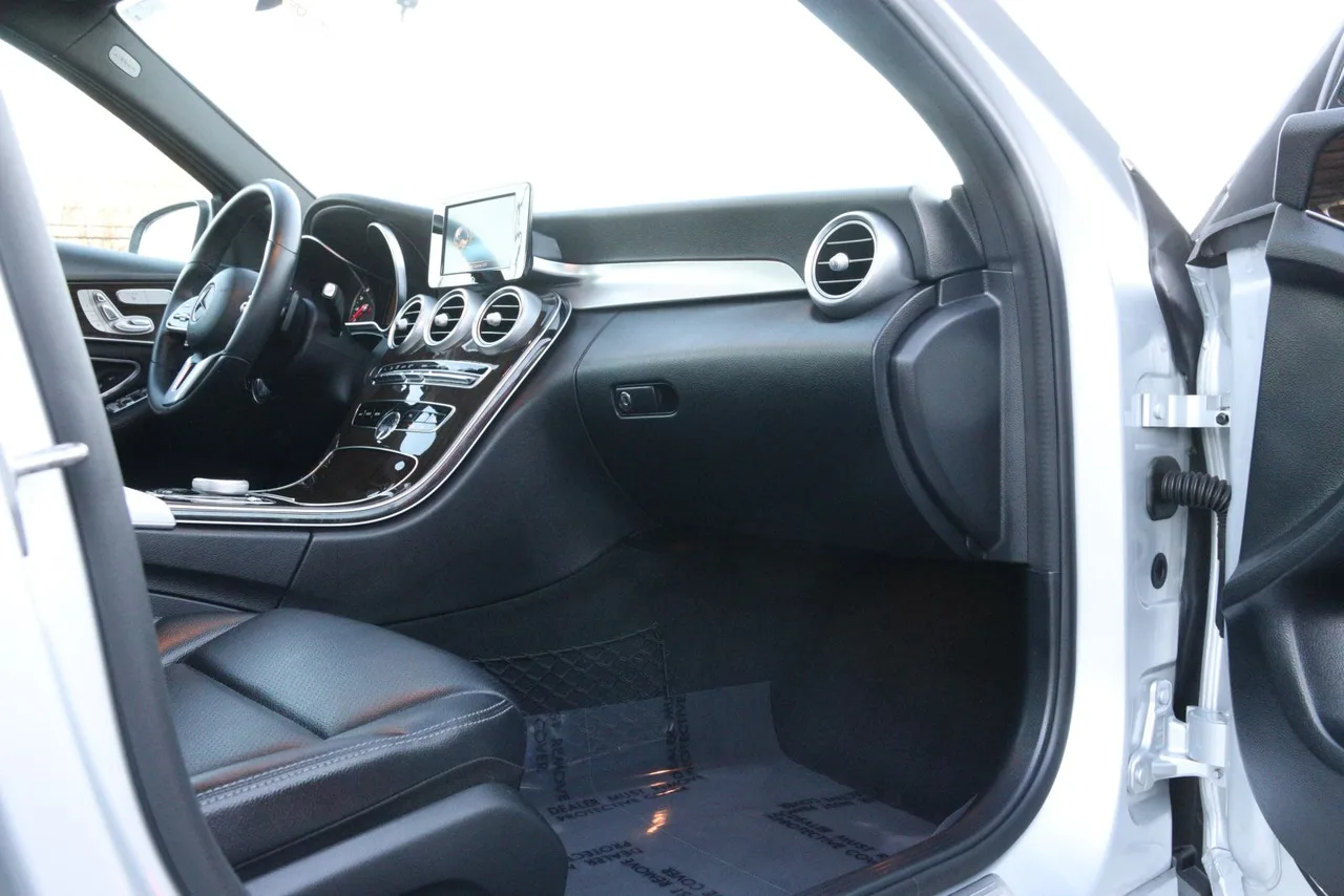2019 Mercedes-Benz C-Class C 300 4MATIC Sedan 4D in silver — photo 27 of 45