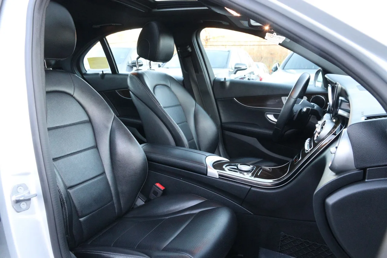 2019 Mercedes-Benz C-Class C 300 4MATIC Sedan 4D in silver — photo 29 of 45
