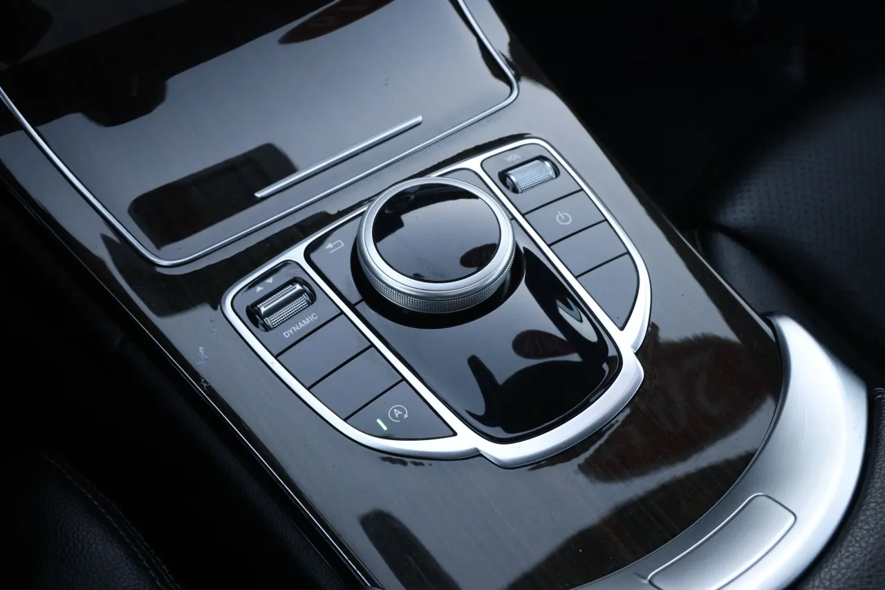2019 Mercedes-Benz C-Class C 300 4MATIC Sedan 4D in silver — photo 35 of 45