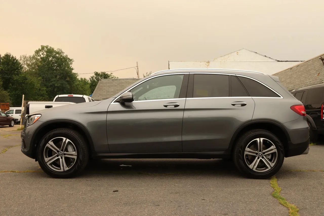 2019 Mercedes-Benz GLC GLC 300 4MATIC Sport Utility 4D in gray — photo 2 of 18