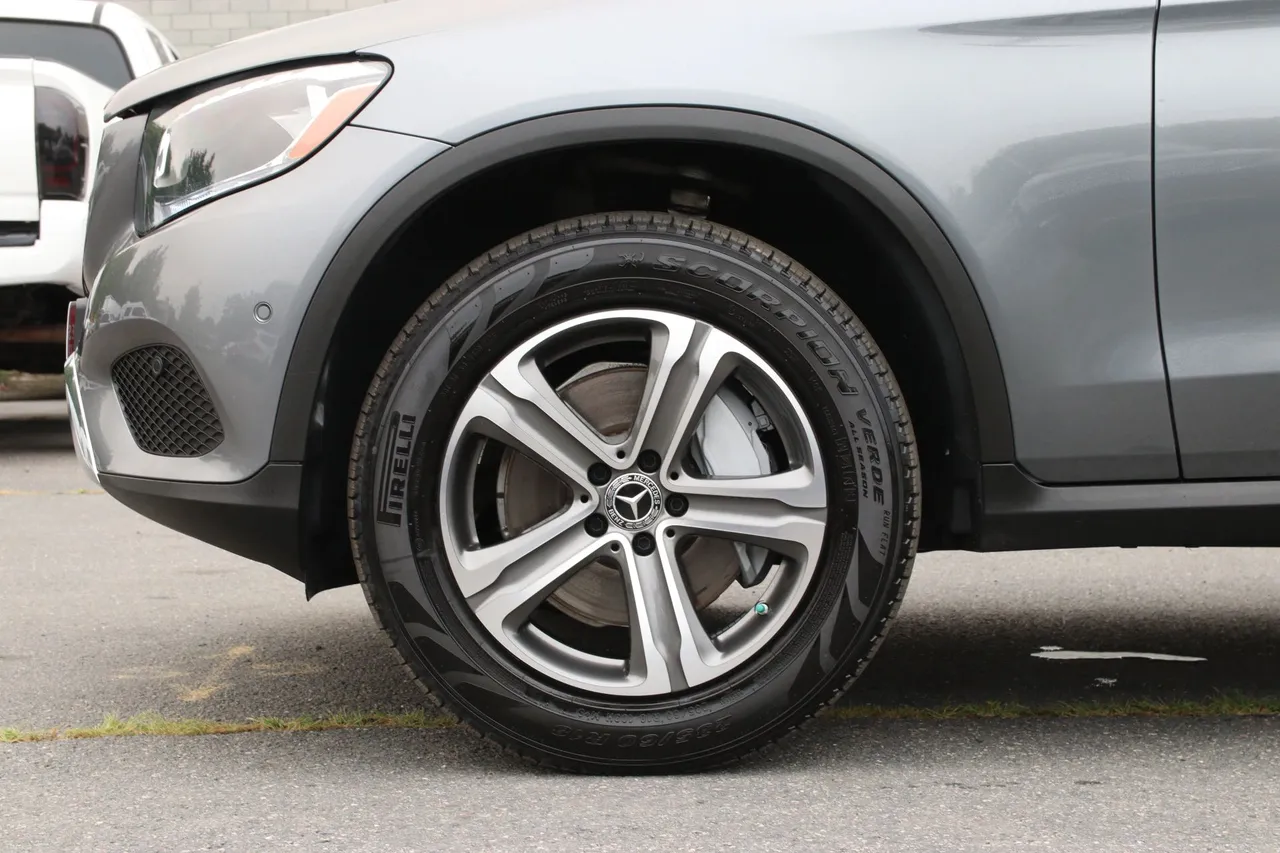 2019 Mercedes-Benz GLC GLC 300 4MATIC Sport Utility 4D in gray — photo 3 of 18