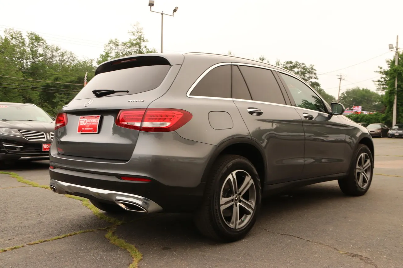 2019 Mercedes-Benz GLC GLC 300 4MATIC Sport Utility 4D in gray — photo 4 of 18