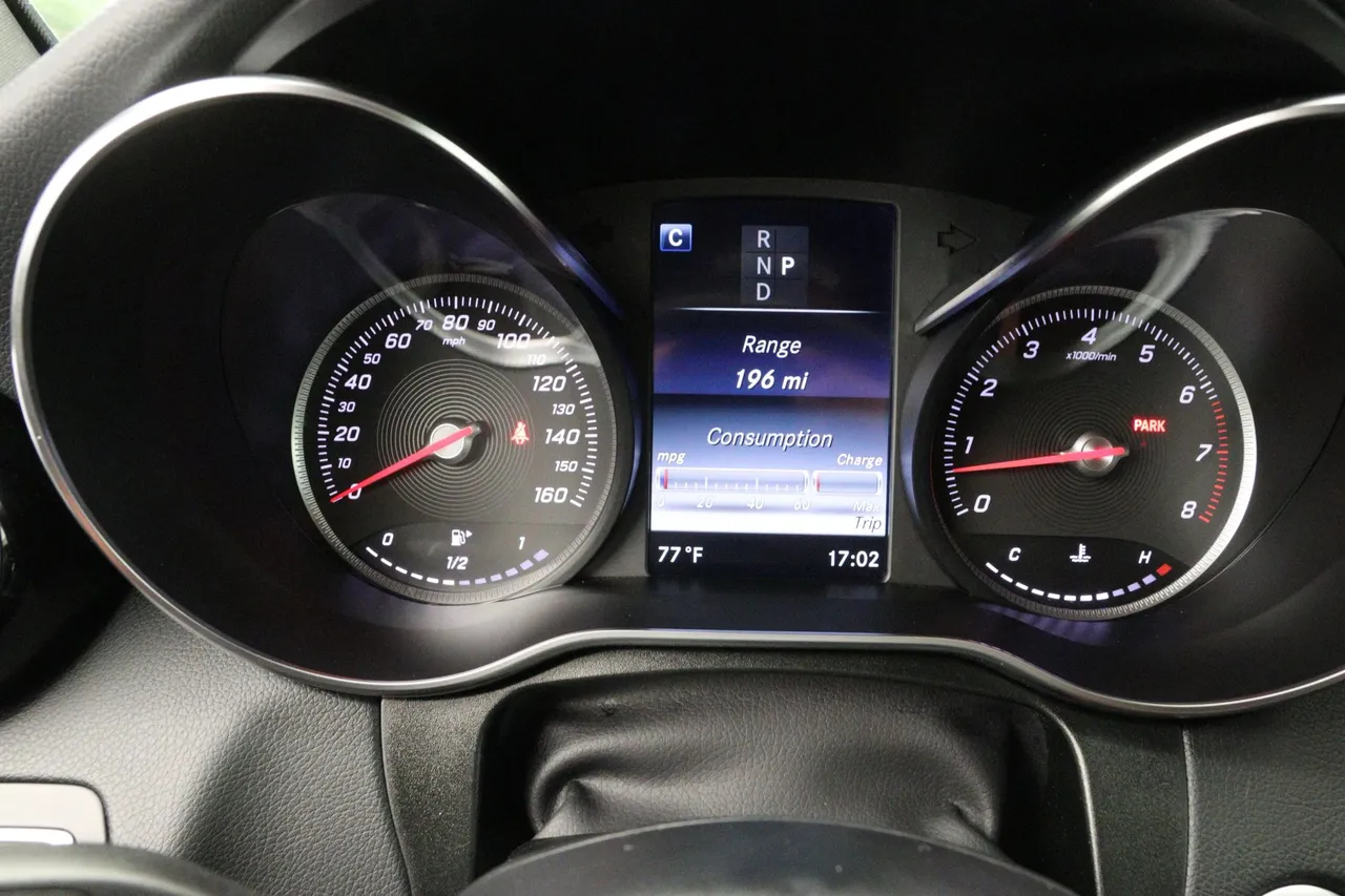 2019 Mercedes-Benz GLC GLC 300 4MATIC Sport Utility 4D in gray — photo 7 of 18