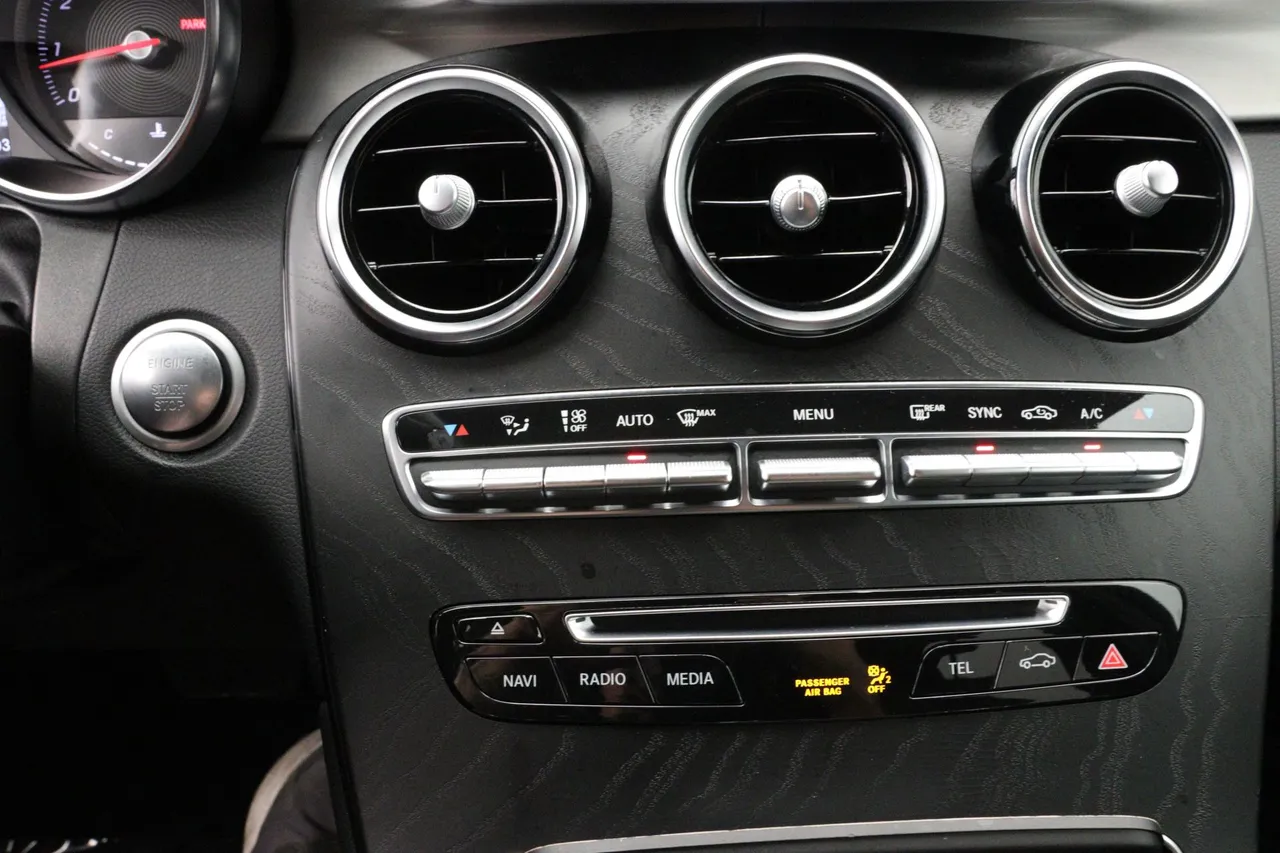 2019 Mercedes-Benz GLC GLC 300 4MATIC Sport Utility 4D in gray — photo 8 of 18