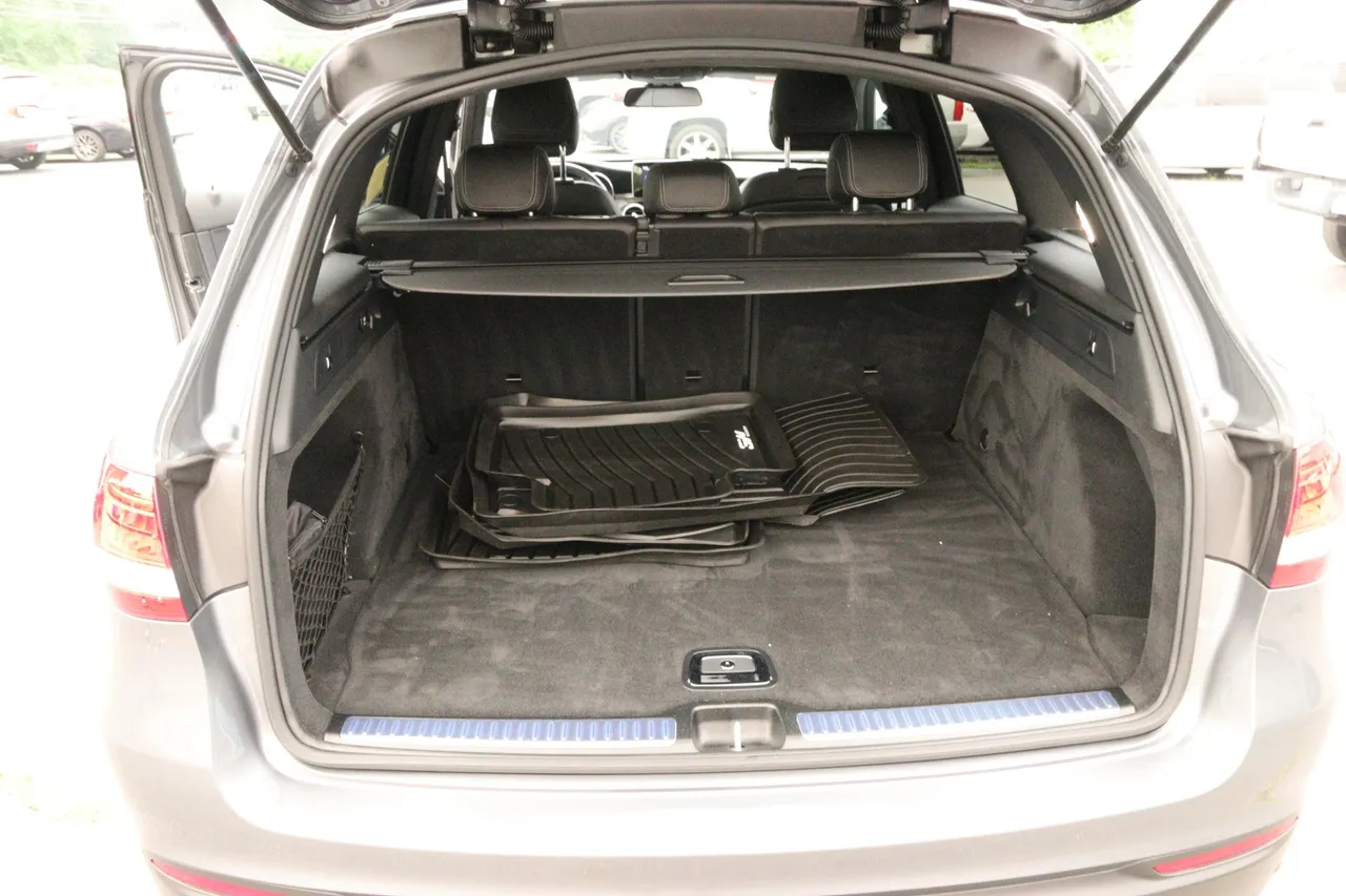 2019 Mercedes-Benz GLC GLC 300 4MATIC Sport Utility 4D in gray — photo 11 of 18