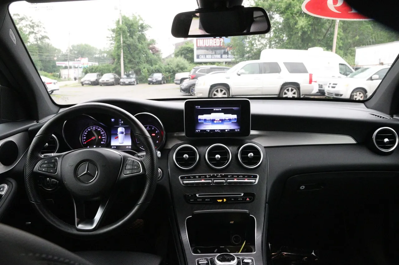 2019 Mercedes-Benz GLC GLC 300 4MATIC Sport Utility 4D in gray — photo 12 of 18