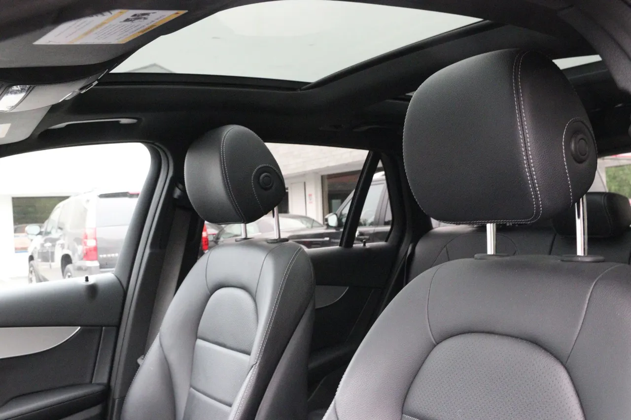 2019 Mercedes-Benz GLC GLC 300 4MATIC Sport Utility 4D in gray — photo 13 of 18