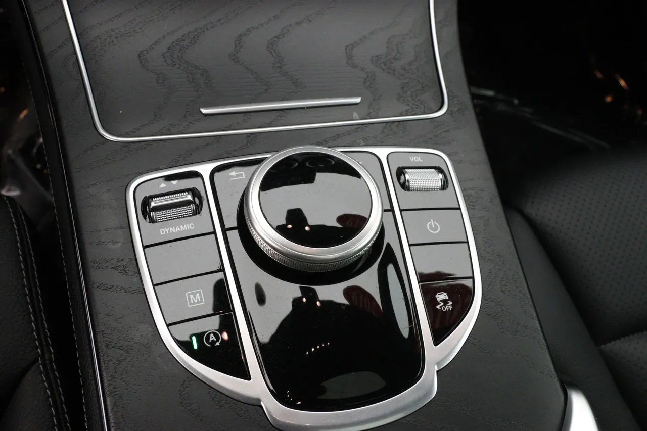 2019 Mercedes-Benz GLC GLC 300 4MATIC Sport Utility 4D in gray — photo 15 of 18