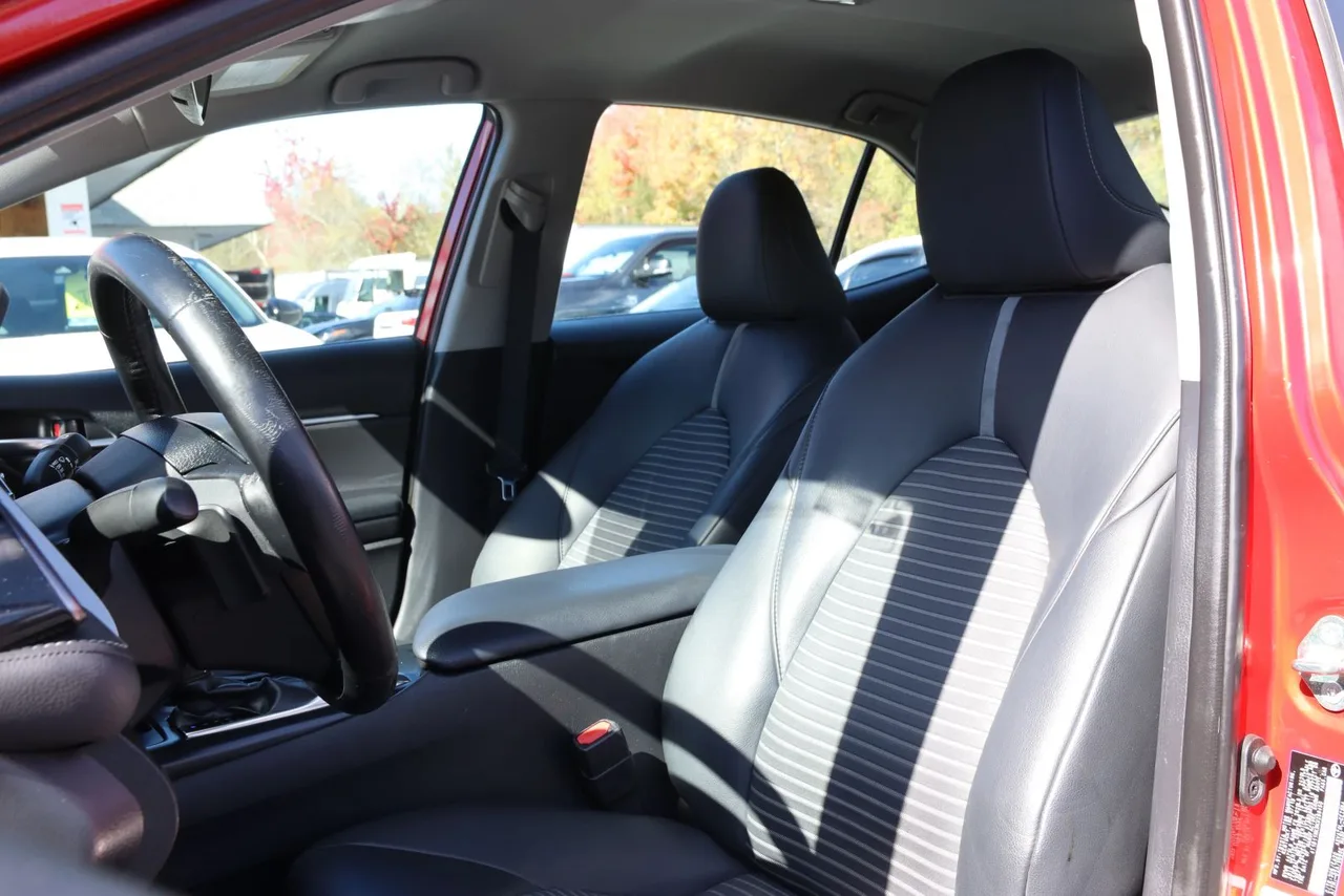 2019 Toyota Camry SE Sedan 4D in red — photo 13 of 37