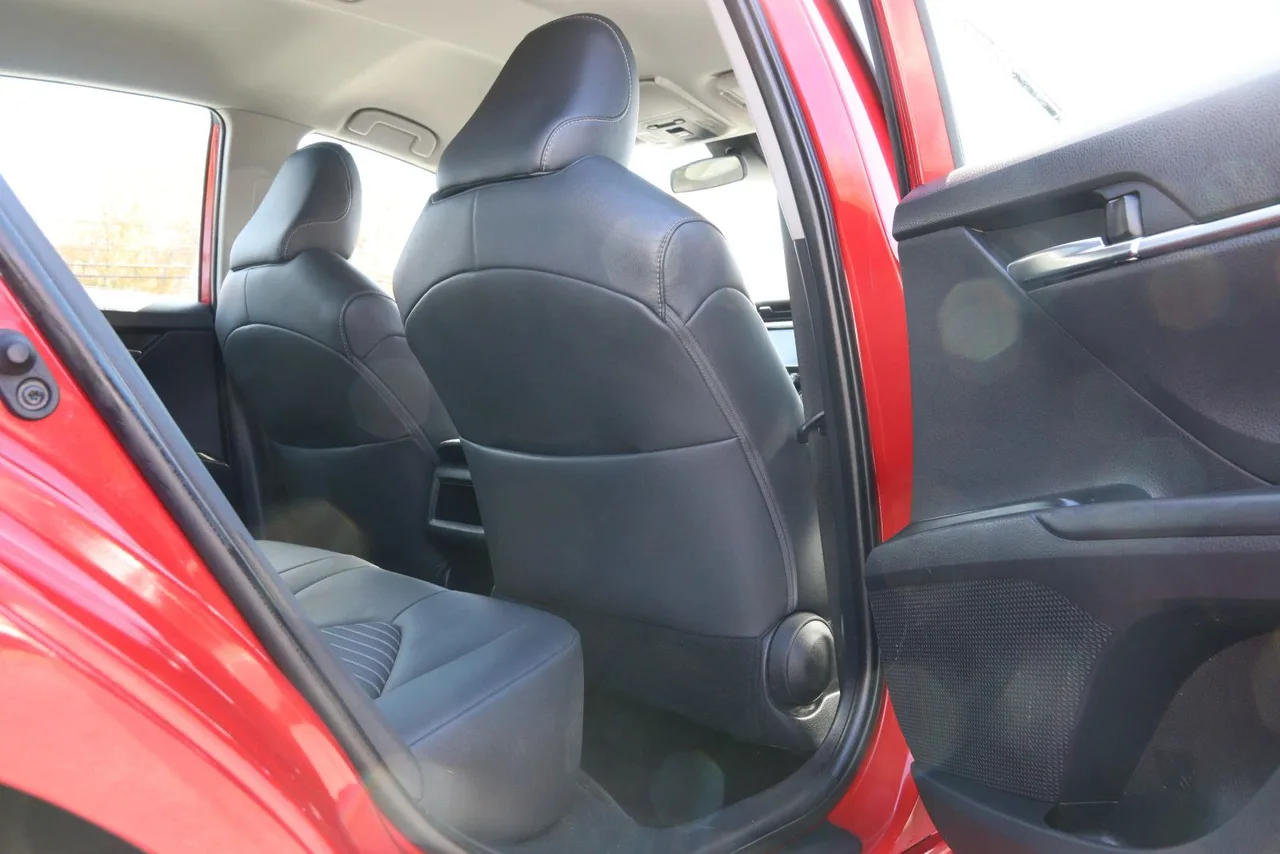 2019 Toyota Camry SE Sedan 4D in red — photo 19 of 37