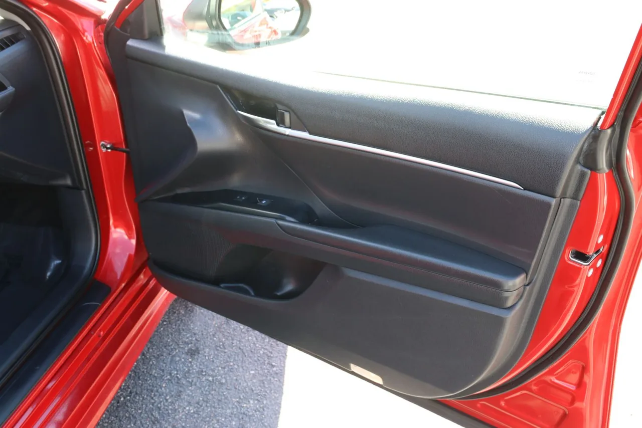 2019 Toyota Camry SE Sedan 4D in red — photo 21 of 37