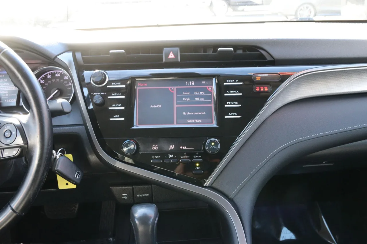 2019 Toyota Camry SE Sedan 4D in red — photo 25 of 37