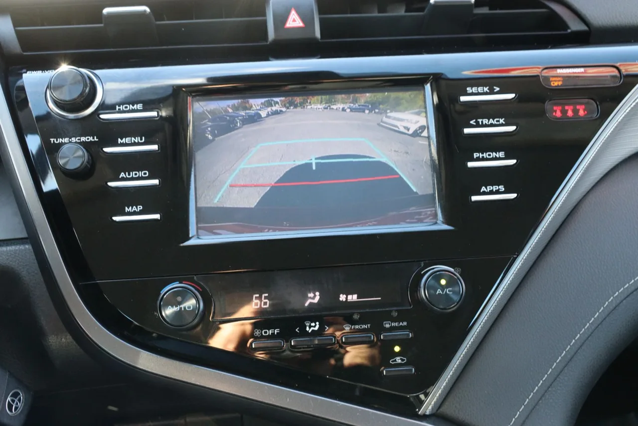 2019 Toyota Camry SE Sedan 4D in red — photo 29 of 37