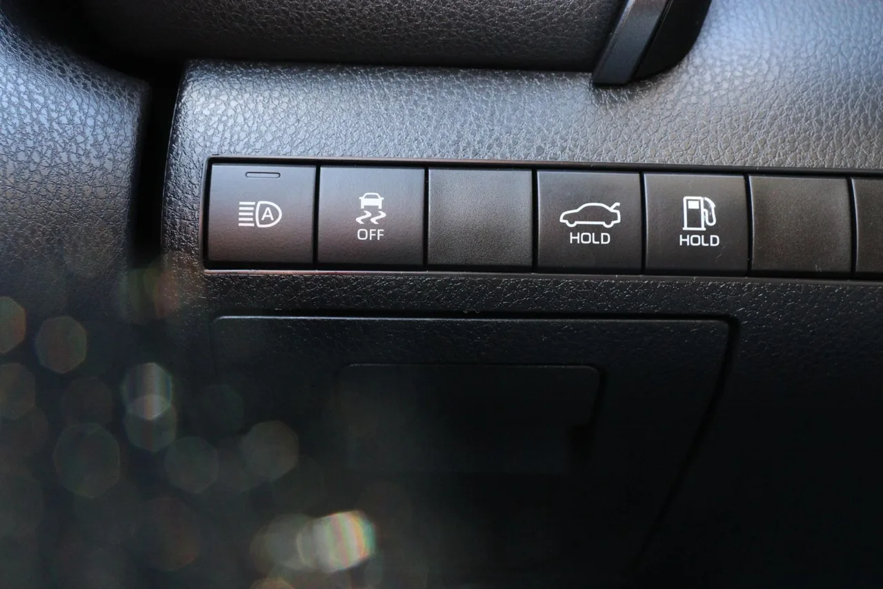 2019 Toyota Camry SE Sedan 4D in red — photo 30 of 37