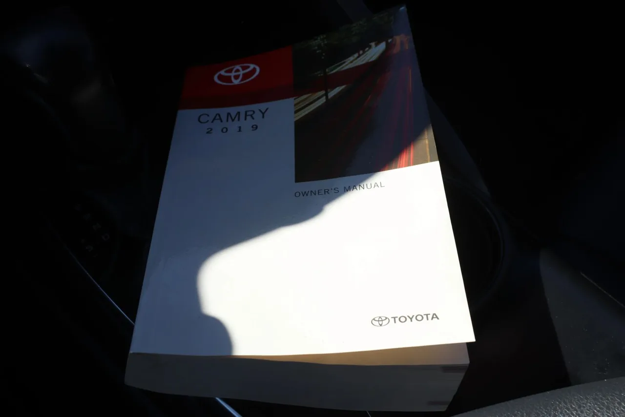 2019 Toyota Camry SE Sedan 4D in red — photo 37 of 37