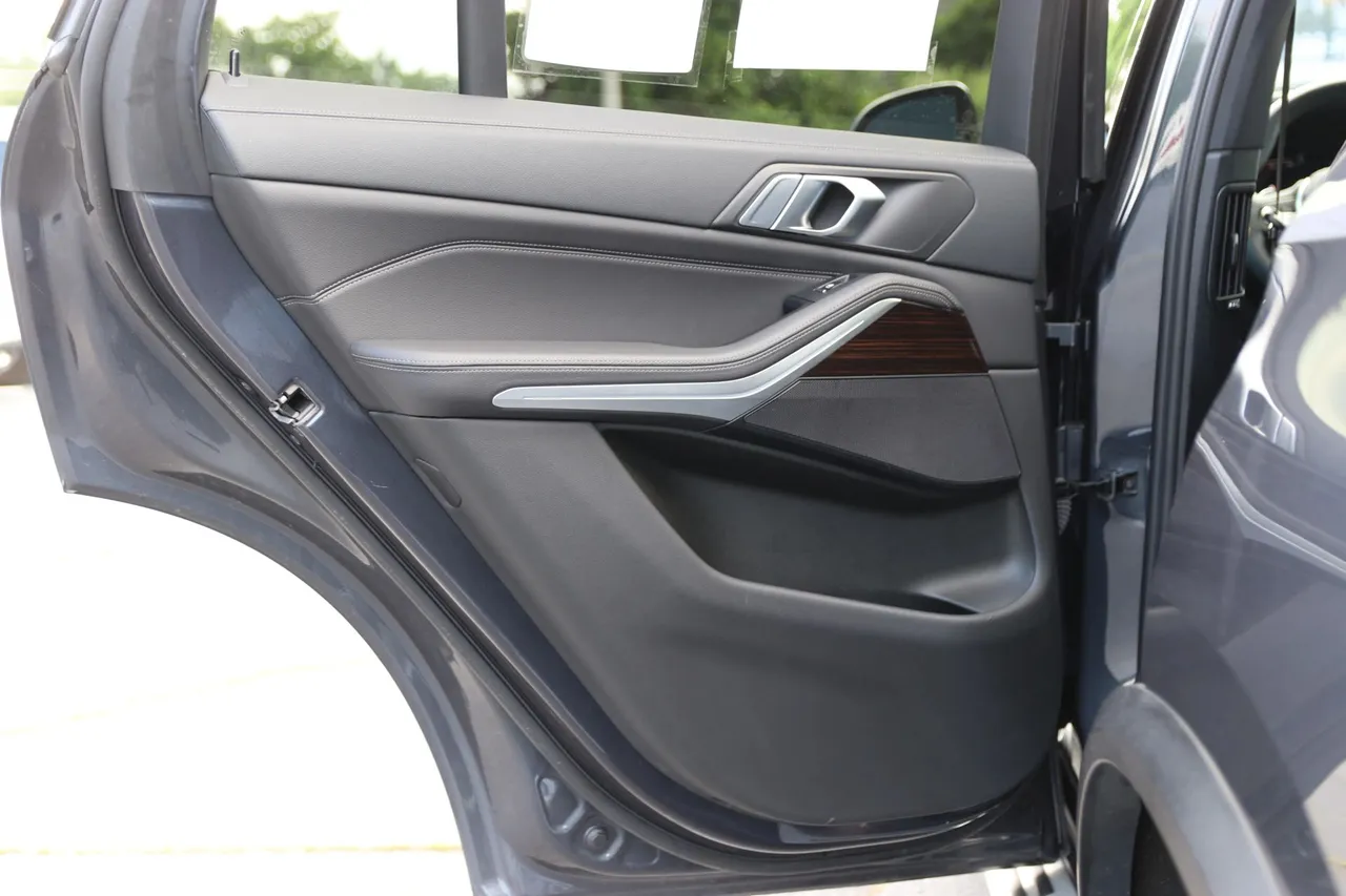 2020 BMW X5 xDrive40i Sport Utility 4D in gray — photo 13 of 31