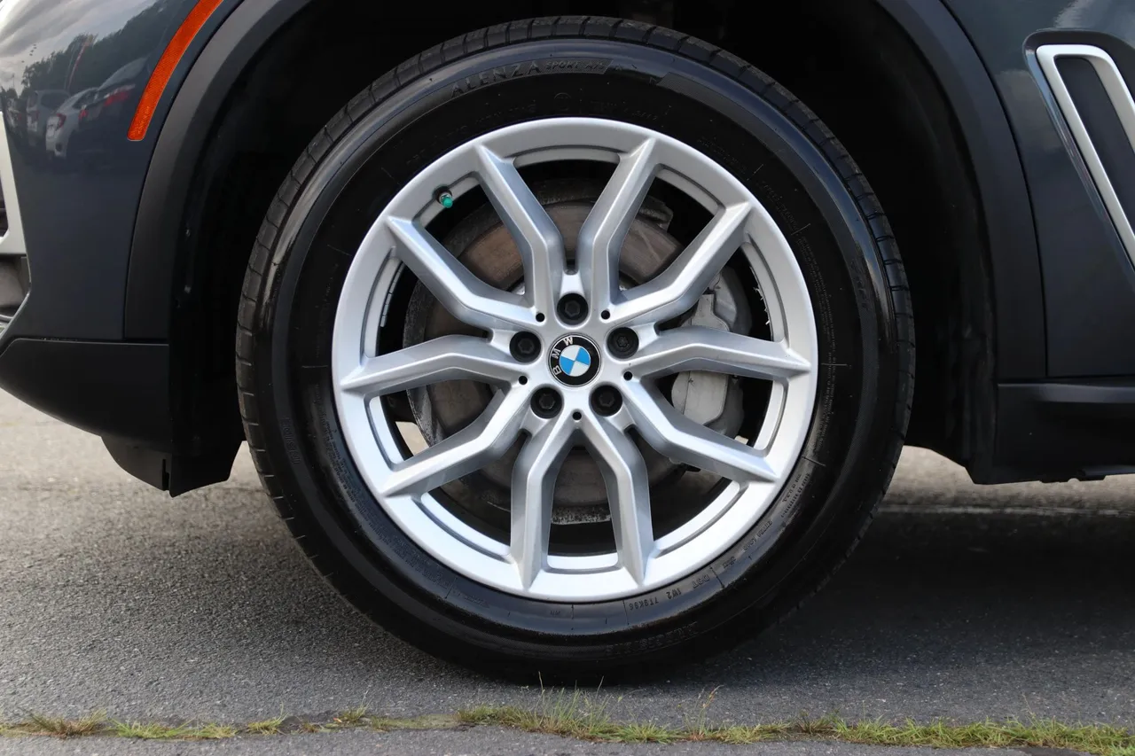 2020 BMW X5 xDrive40i Sport Utility 4D in gray — photo 28 of 31