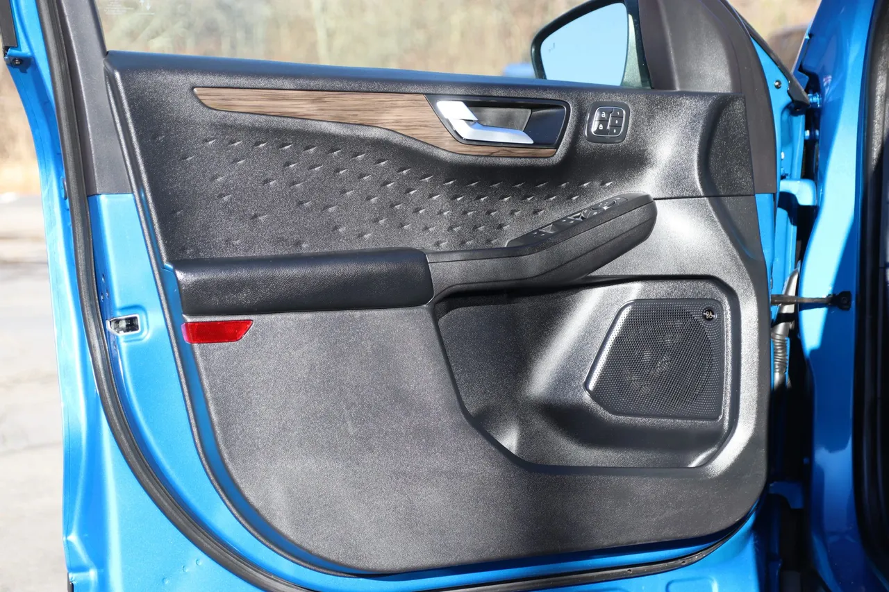 2020 Ford Escape Titanium Sport Utility 4D in blue — photo 9 of 31