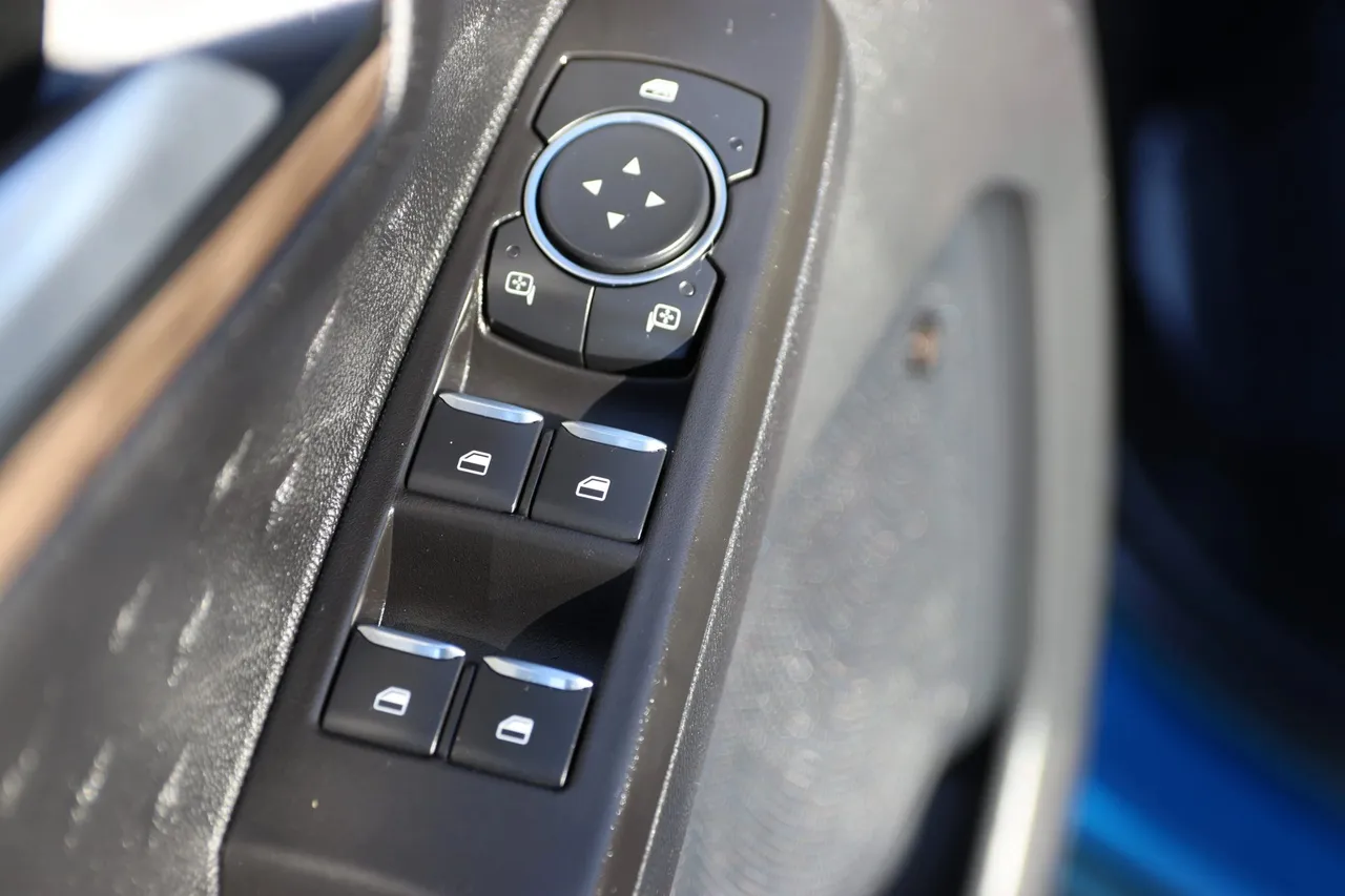 2020 Ford Escape Titanium Sport Utility 4D in blue — photo 10 of 31