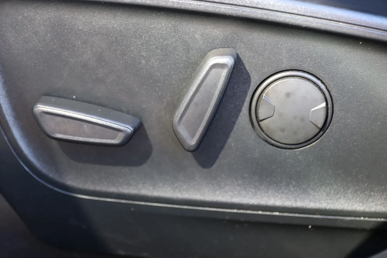 2020 Ford Escape Titanium Sport Utility 4D in blue — photo 13 of 31
