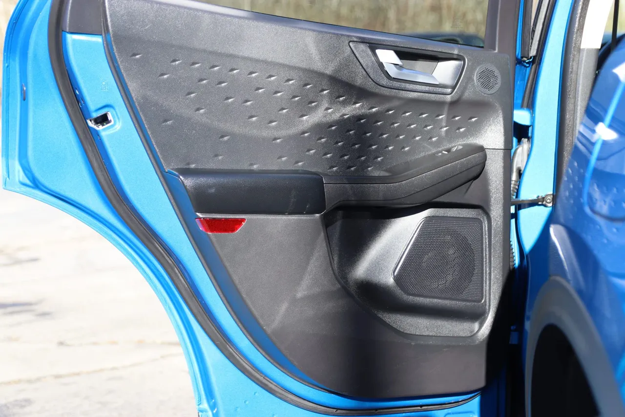 2020 Ford Escape Titanium Sport Utility 4D in blue — photo 14 of 31