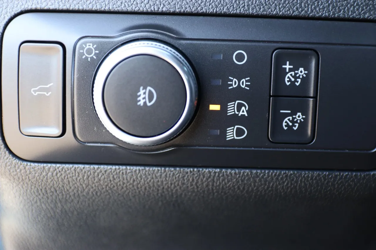 2020 Ford Escape Titanium Sport Utility 4D in blue — photo 25 of 31