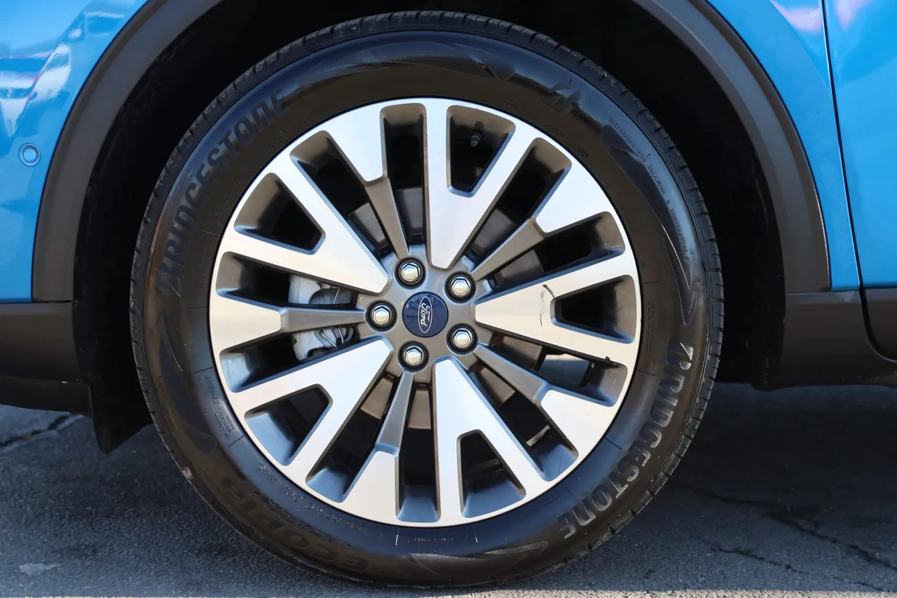 2020 Ford Escape Titanium Sport Utility 4D in blue — photo 29 of 31