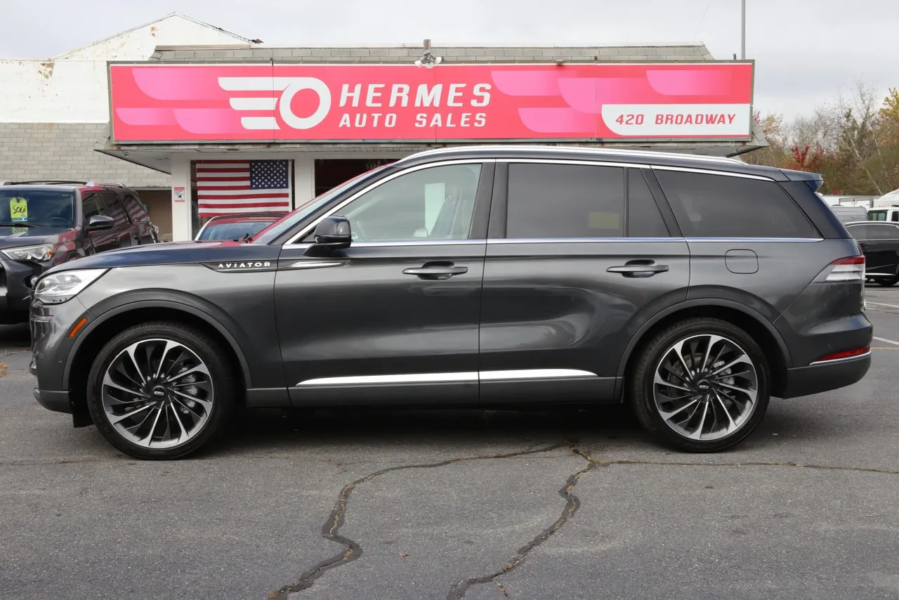 2020 Lincoln Aviator Reserve Sport Utility 4D in gray — photo 2 of 41