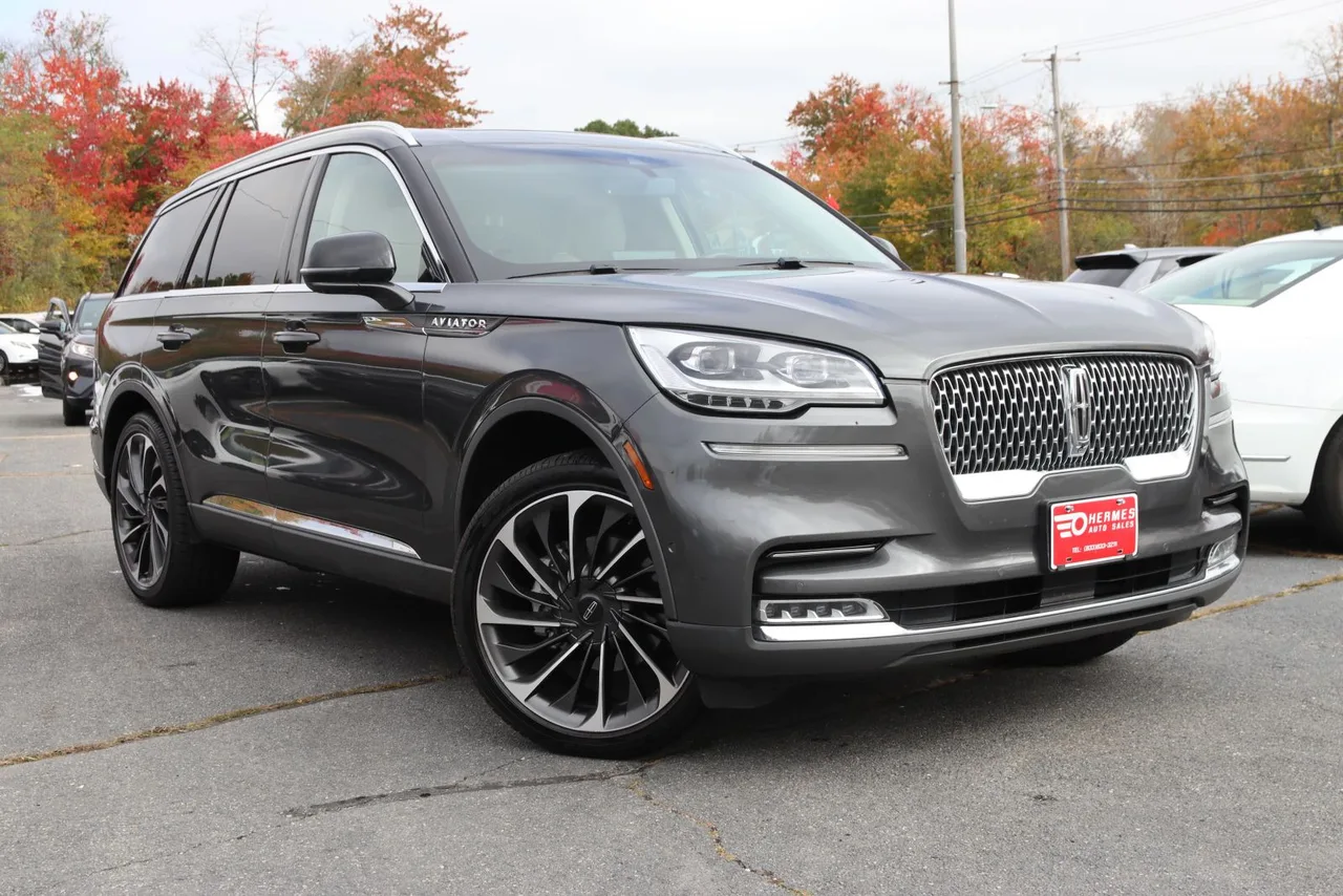 2020 Lincoln Aviator Reserve Sport Utility 4D in gray — photo 4 of 41