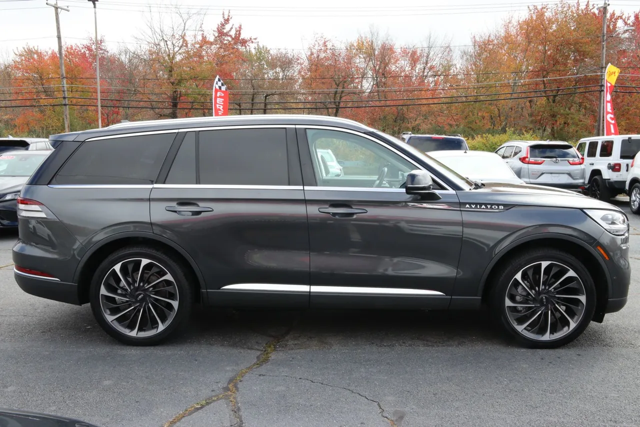 2020 Lincoln Aviator Reserve Sport Utility 4D in gray — photo 5 of 41