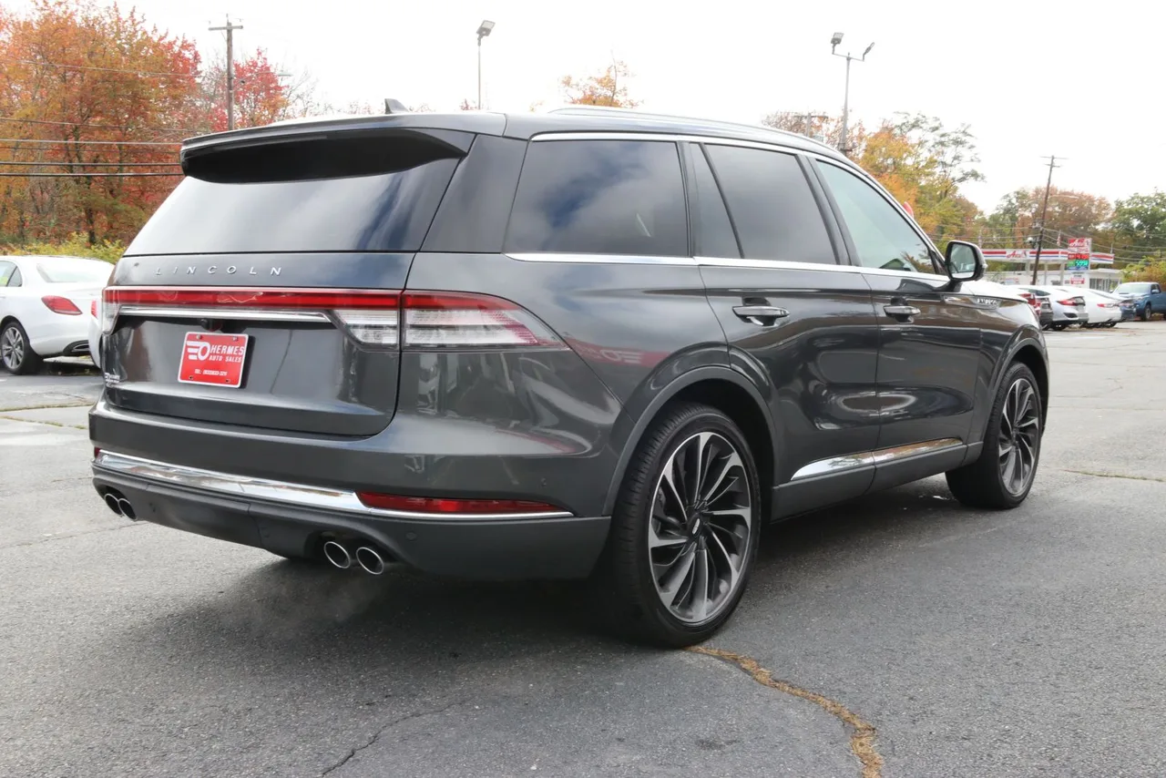 2020 Lincoln Aviator Reserve Sport Utility 4D in gray — photo 7 of 41