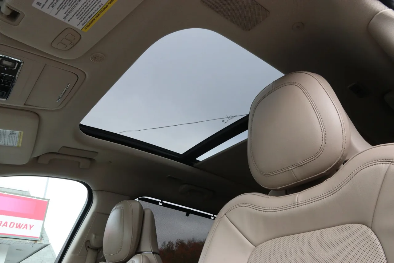 2020 Lincoln Aviator Reserve Sport Utility 4D in gray — photo 16 of 41