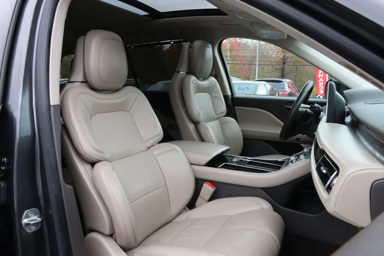 2020 Lincoln Aviator Reserve Sport Utility 4D in gray — photo 24 of 41
