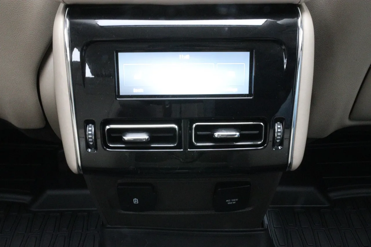 2020 Lincoln Aviator Reserve Sport Utility 4D in gray — photo 26 of 41