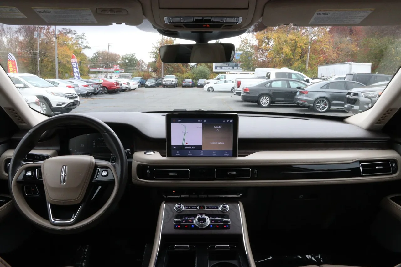 2020 Lincoln Aviator Reserve Sport Utility 4D in gray — photo 27 of 41