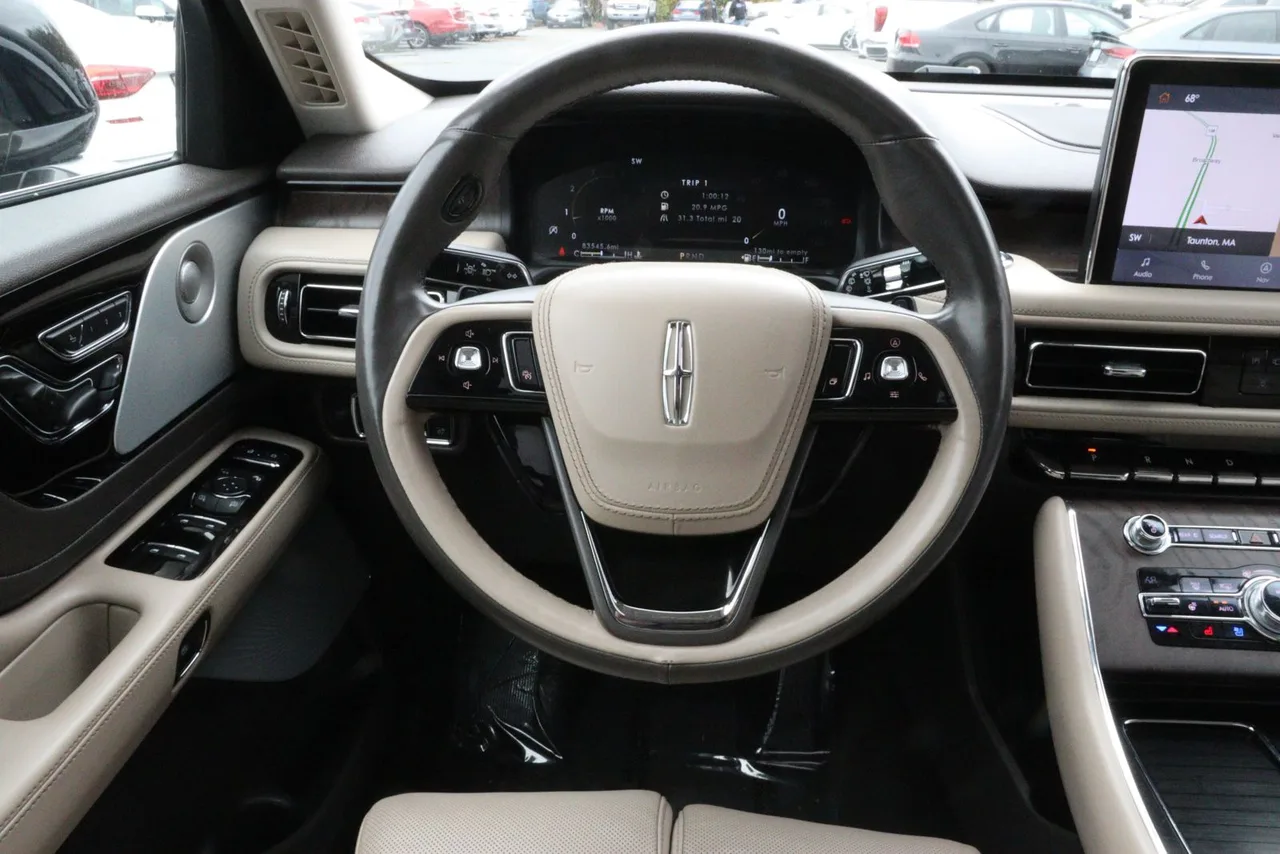 2020 Lincoln Aviator Reserve Sport Utility 4D in gray — photo 29 of 41