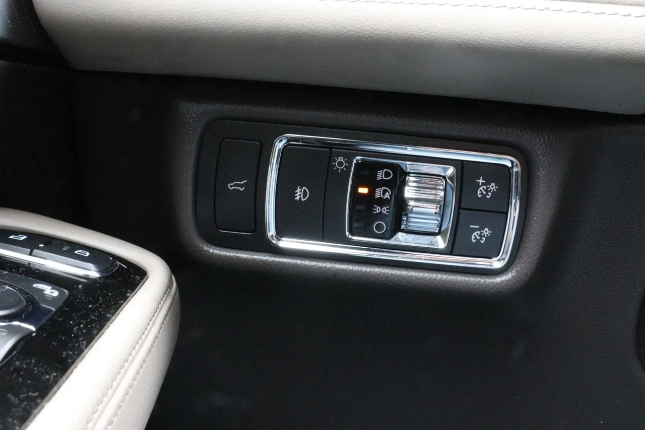 2020 Lincoln Aviator Reserve Sport Utility 4D in gray — photo 31 of 41