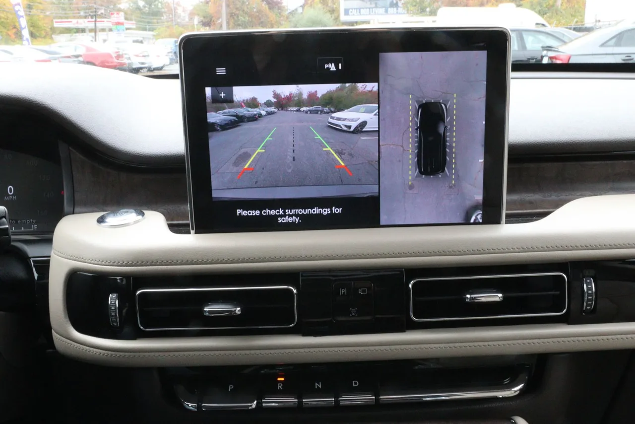 2020 Lincoln Aviator Reserve Sport Utility 4D in gray — photo 34 of 41