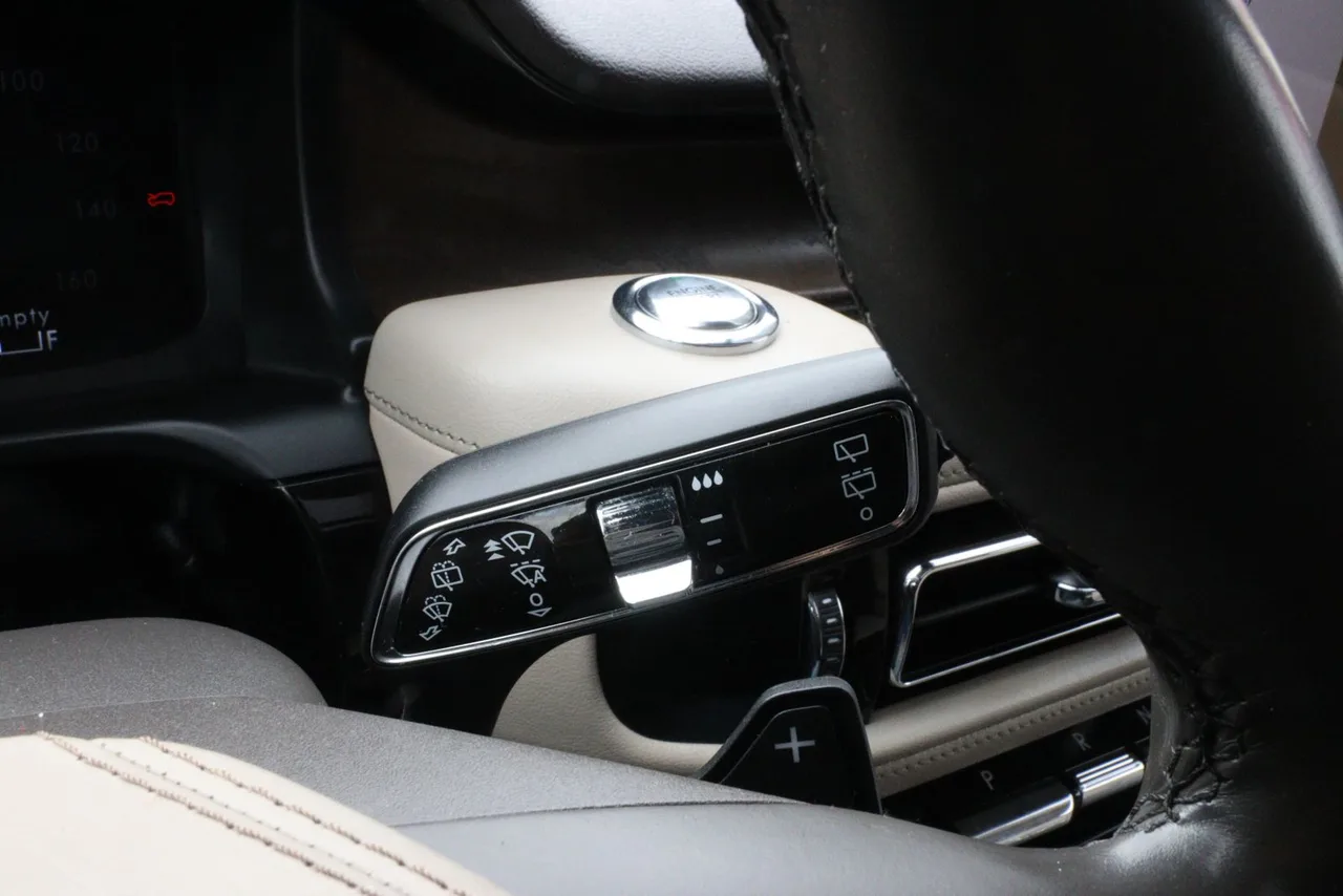 2020 Lincoln Aviator Reserve Sport Utility 4D in gray — photo 36 of 41