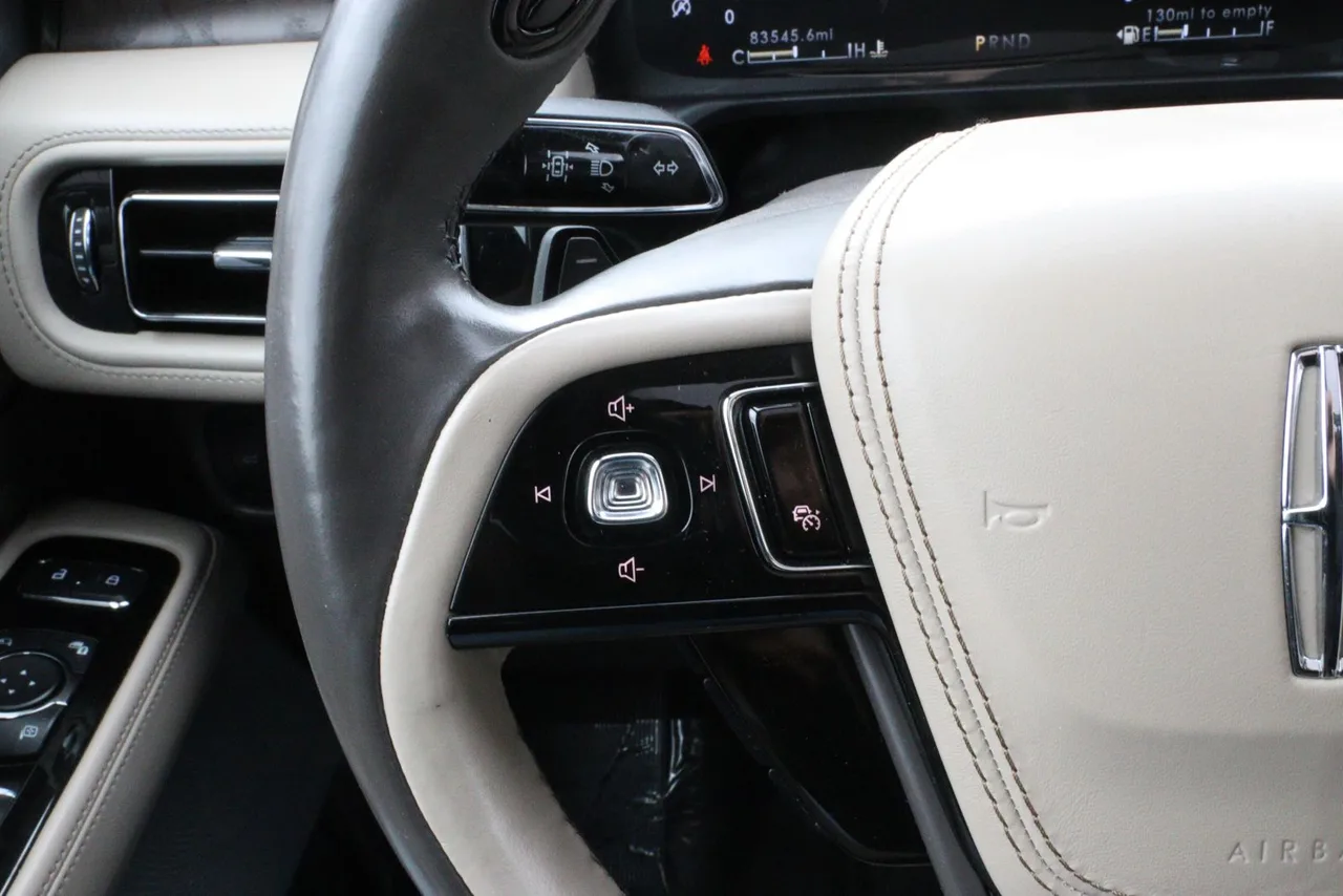 2020 Lincoln Aviator Reserve Sport Utility 4D in gray — photo 37 of 41