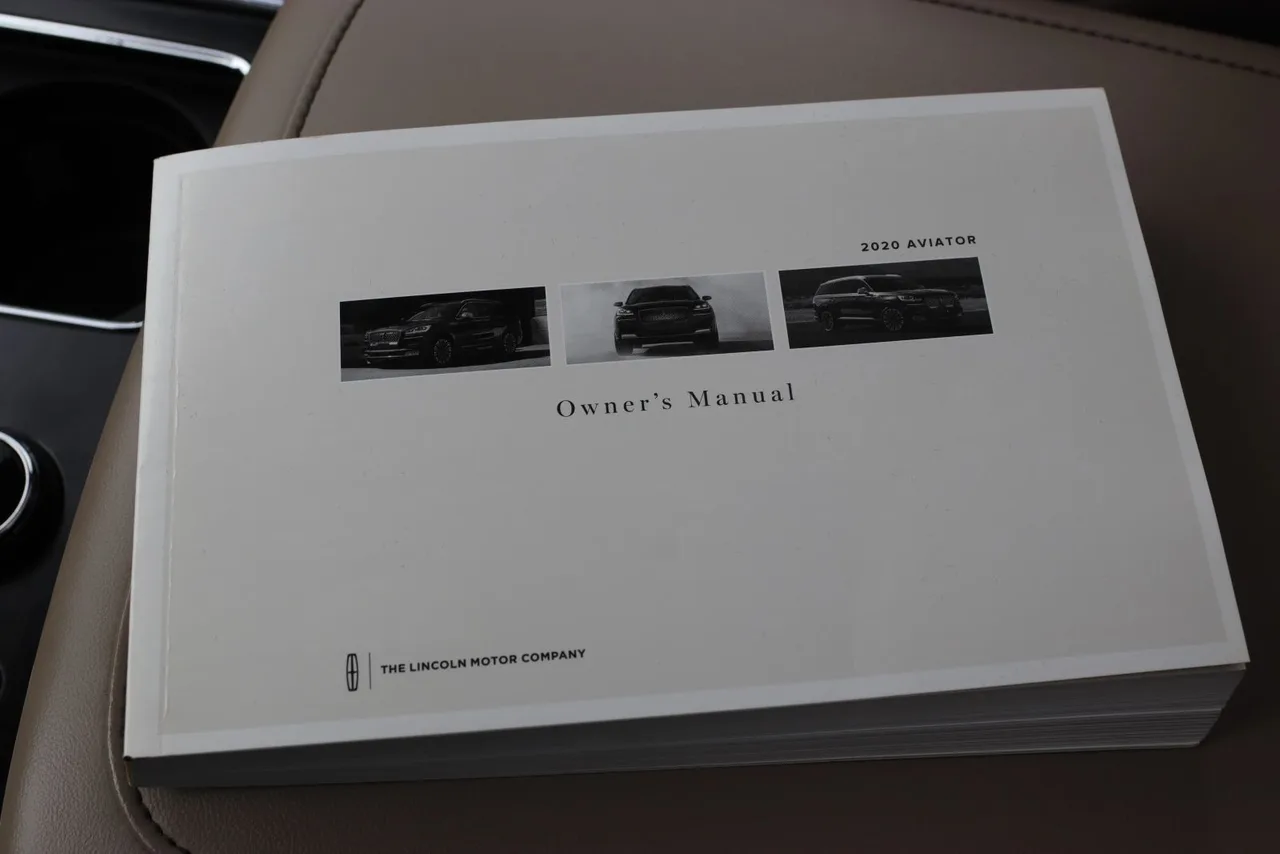 2020 Lincoln Aviator Reserve Sport Utility 4D in gray — photo 41 of 41