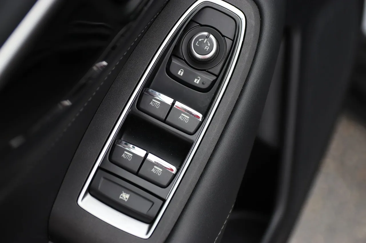 2020 Subaru Outback Limited Wagon 4D in gray — photo 10 of 33