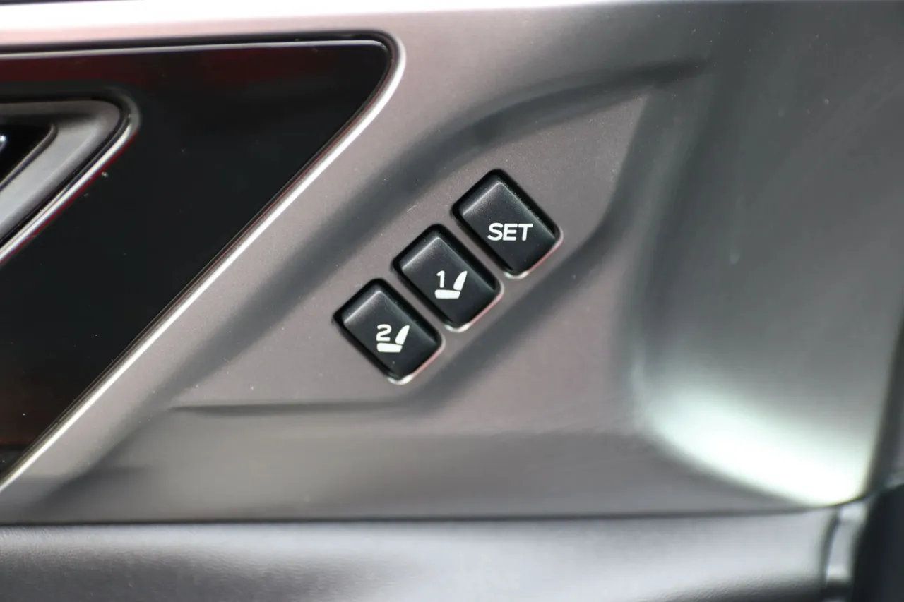 2020 Subaru Outback Limited Wagon 4D in gray — photo 11 of 33