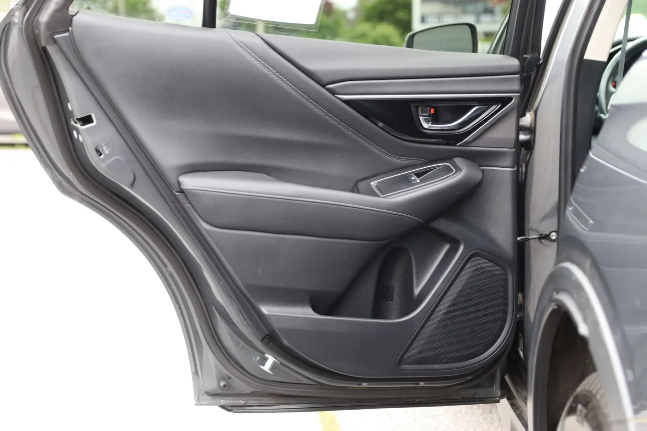 2020 Subaru Outback Limited Wagon 4D in gray — photo 14 of 33