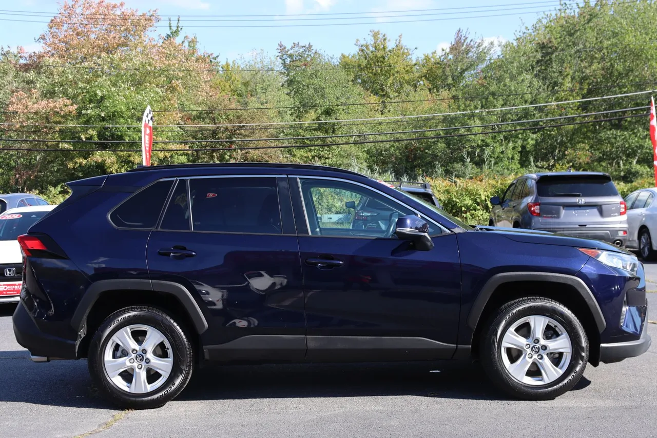 2020 Toyota RAV4 XLE Sport Utility 4D in blue — photo 6 of 39