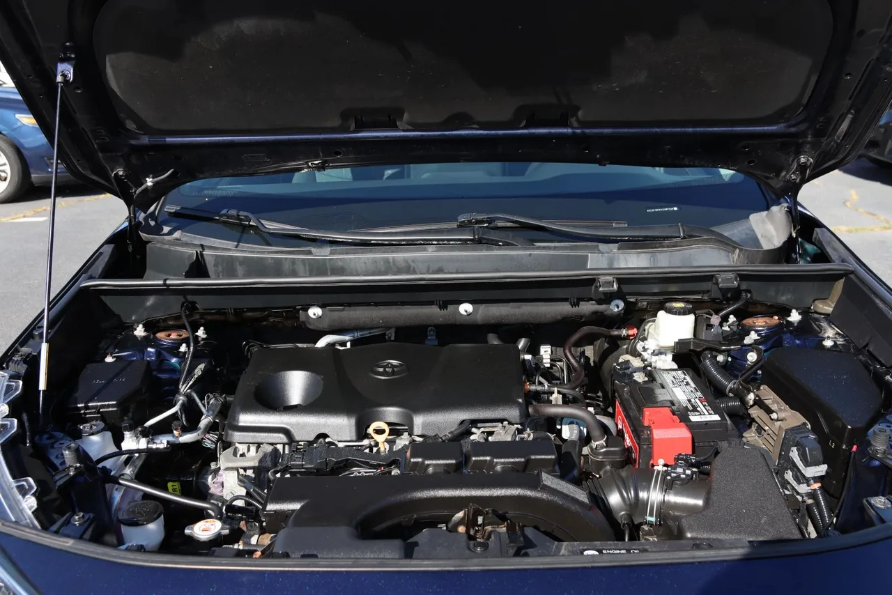 2020 Toyota RAV4 XLE Sport Utility 4D in blue — photo 10 of 39